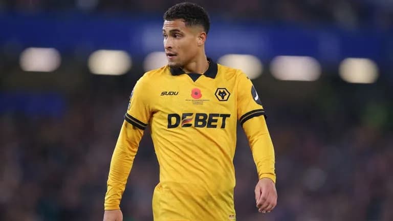 Aston Villa adds Brazilian Gómez