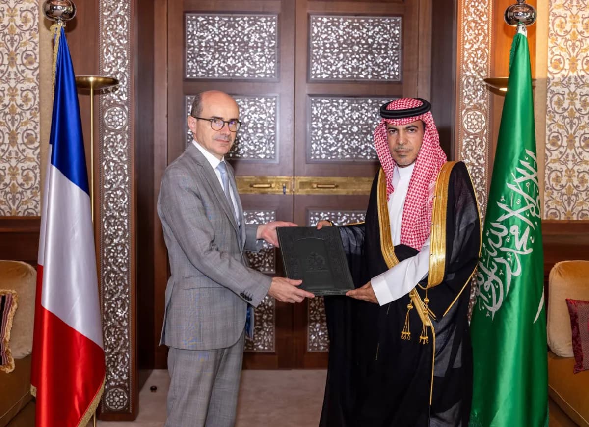 Saudi ambassador to France presents credentials