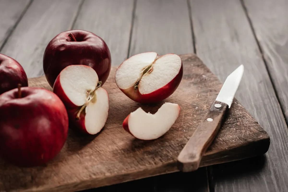 Apple core consumption benefits and risks