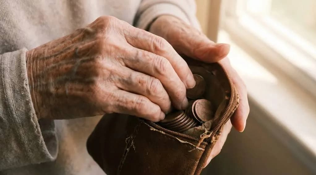 Research links financial issues to faster brain aging