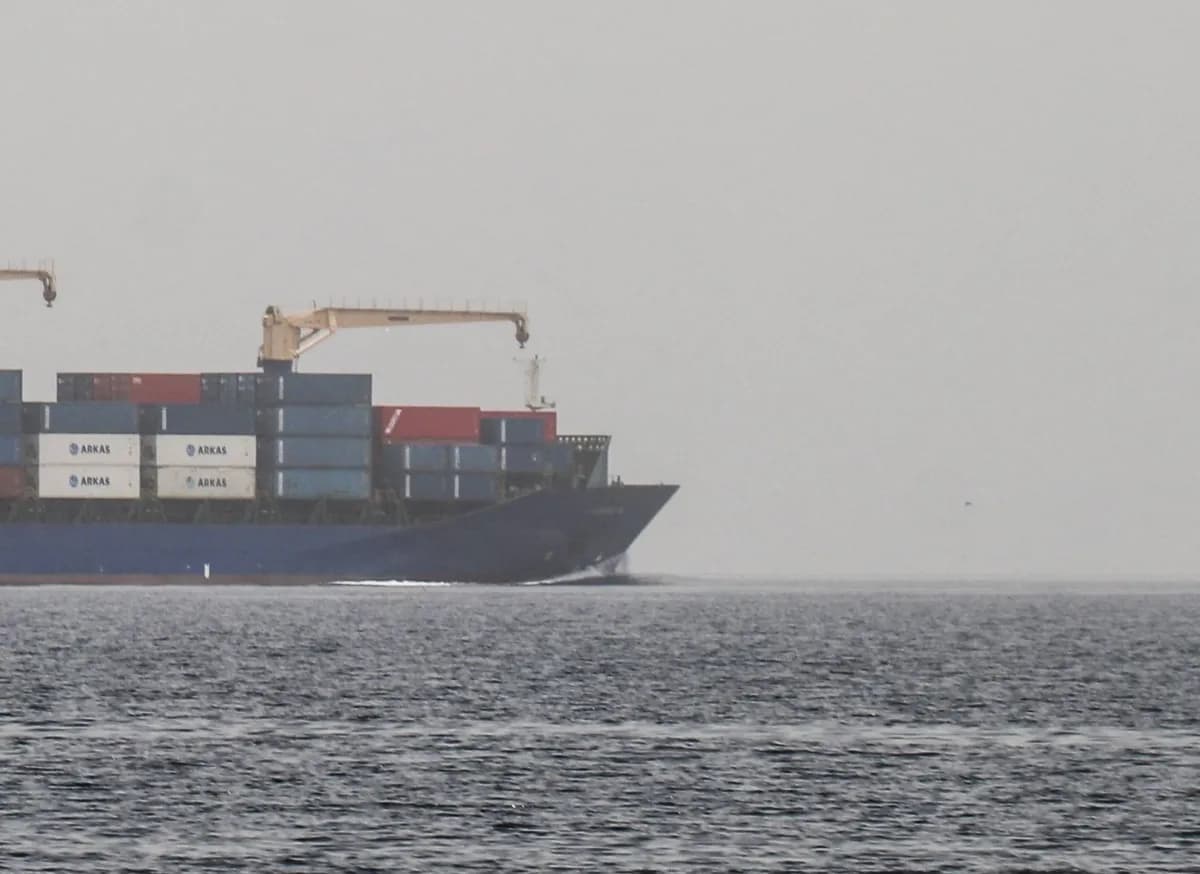 Houthi attack sinks Indian vessel