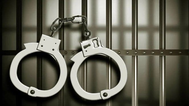 طالبة توقيف فنان بسبب مستحقاتها