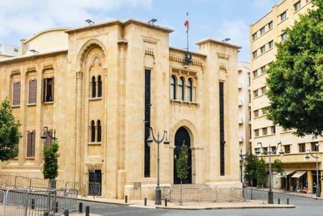 وزير الدفاع يغادر مجلس النواب بعد خلاف مع رئيس الحكومة