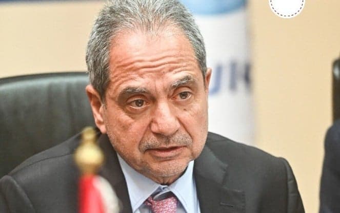 وزير الطاقة يهدد بقطع الكهرباء عن مصالح المياه