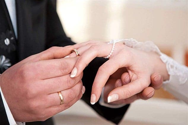 Lebanese media figure marries, reveals bride