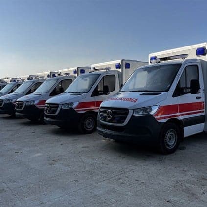سيارات إسعاف حديثة تصل إلى لبنان