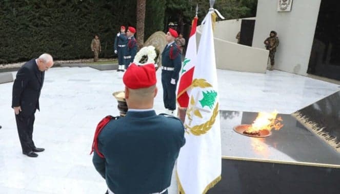 وزير الدفاع يعتذر لذوي الشهداء