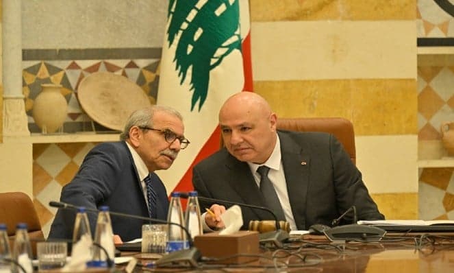 قطاعات شعبية تتظاهر في الشارع
