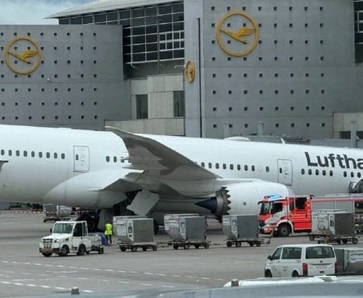 انهيار عجلات طائرة بمطار فرانكفورت
