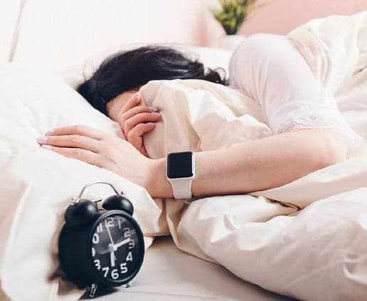 Study explains varied impacts of sleeping late