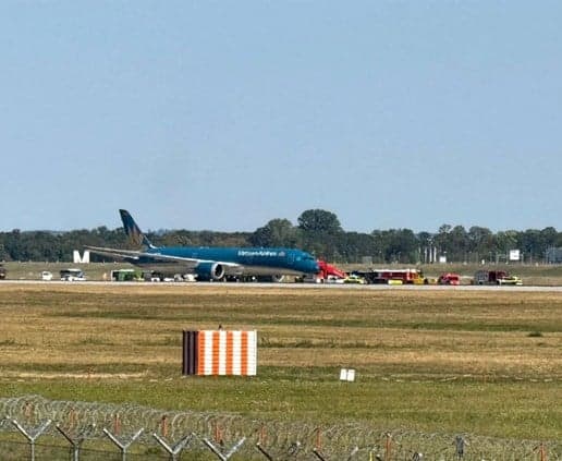 Passenger plane returns to Munich after tail contact and tire alert
