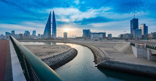 حالة الطقس الحار والرطب في البحرين اليوم