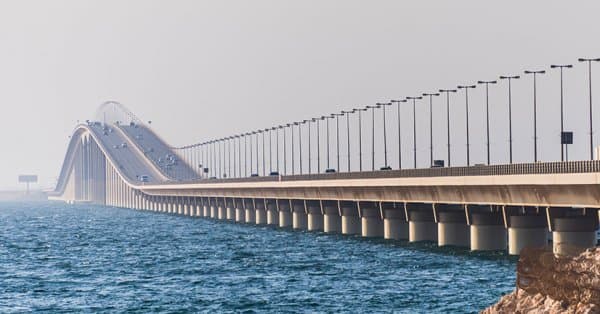 Al-Bilad Details Bahrain Taxi Rules for Saudi Crossings