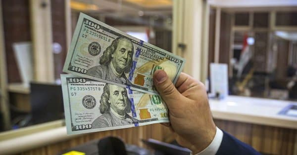 Dollar remains stable