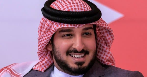 عيسى بن عبدالله يهنئ ناصر وخالد بن حمد بتتويج فيكتوريوس فورإيفر في فرنسا