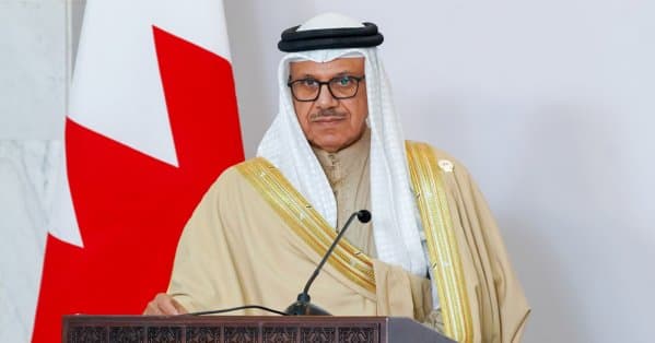 Bahraini FM Talks Strait Closure Risks