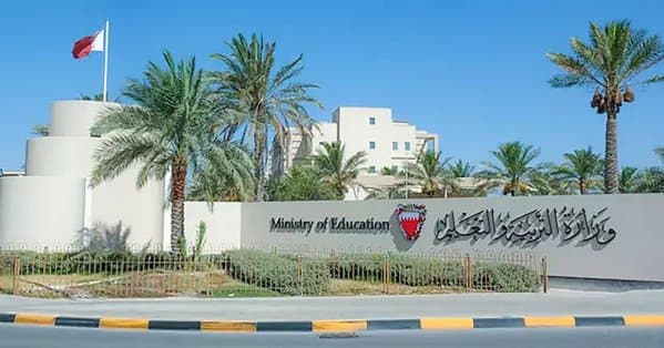 مواطن يناشد توظيفه كمراسل أو حارس مدرسة