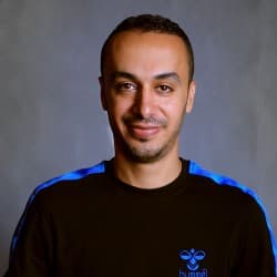 قبل العمل في كرة القدم تعلموا التعامل مع الإعلام