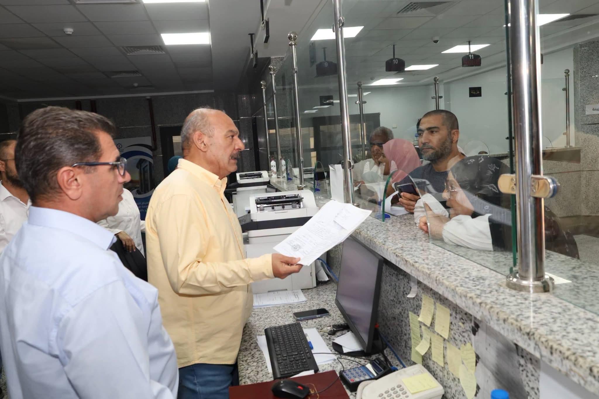 محافظ السويس يستعرض شكاوى المواطنين
