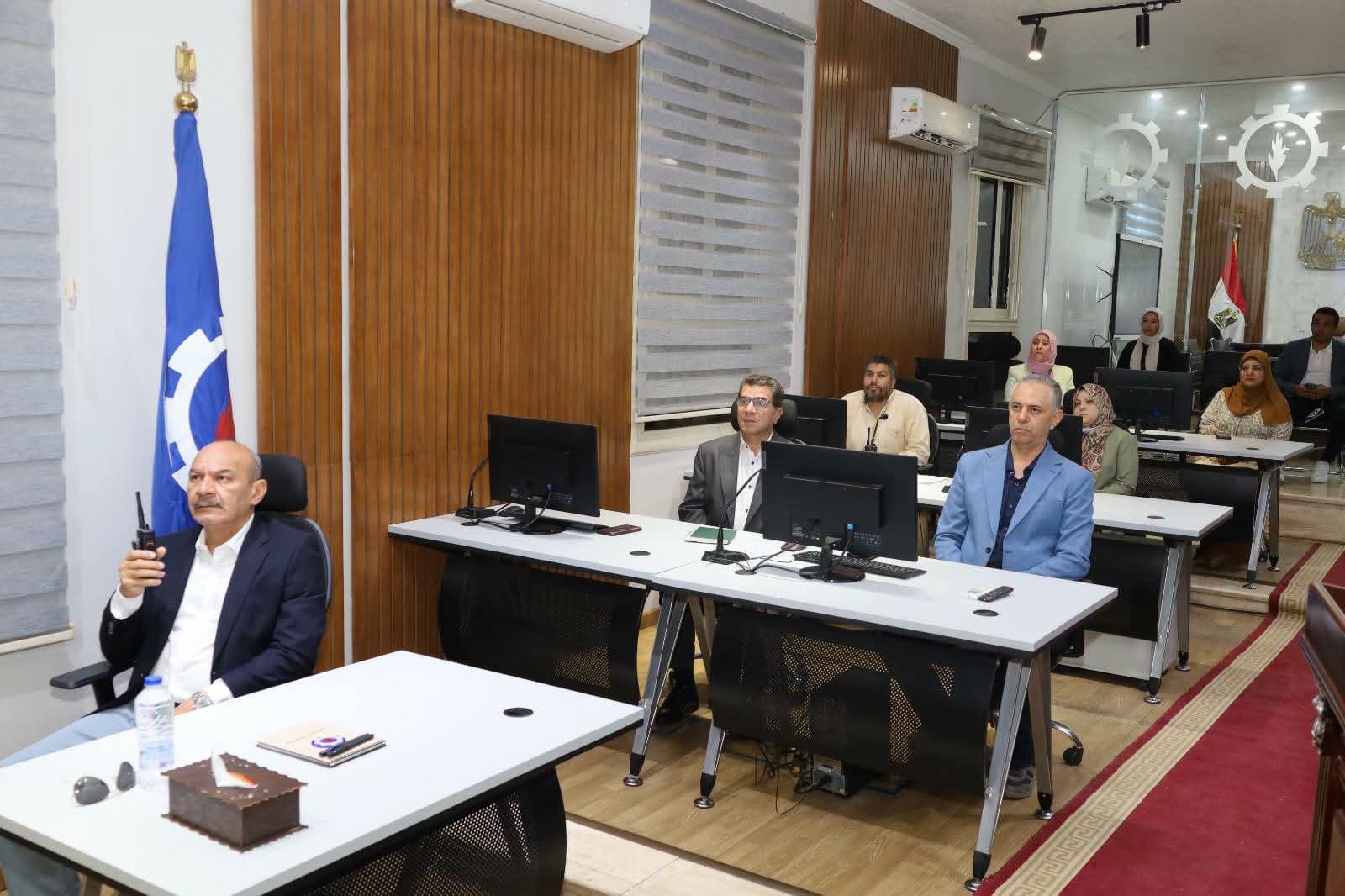 محافظ السويس يتابع عمل محطة المياه الرئيسية