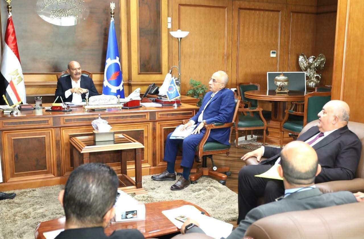 محافظ السويس يدعم المشاريع الصغيرة