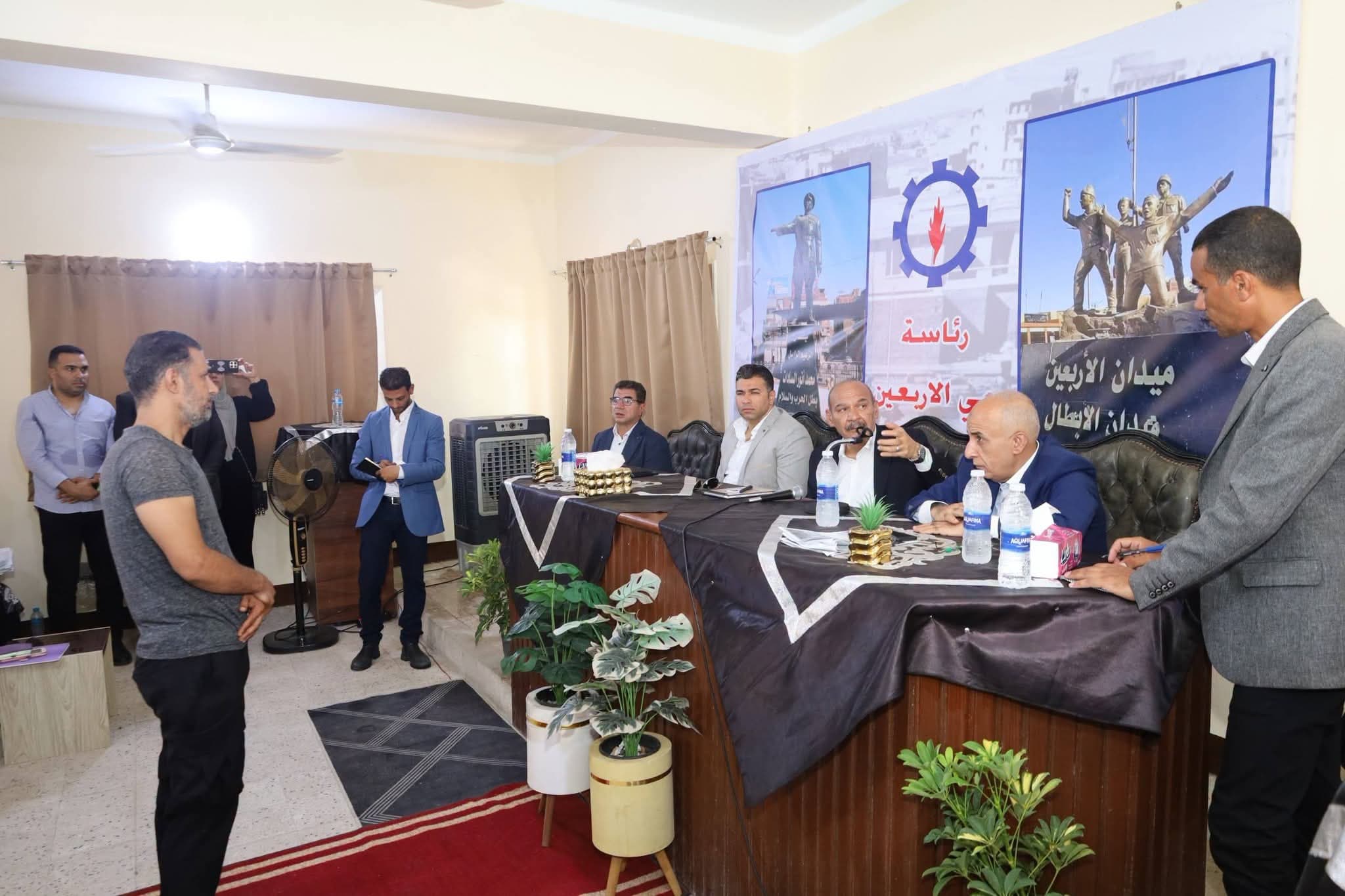 محافظ السويس يتلقى مطالب المواطنين