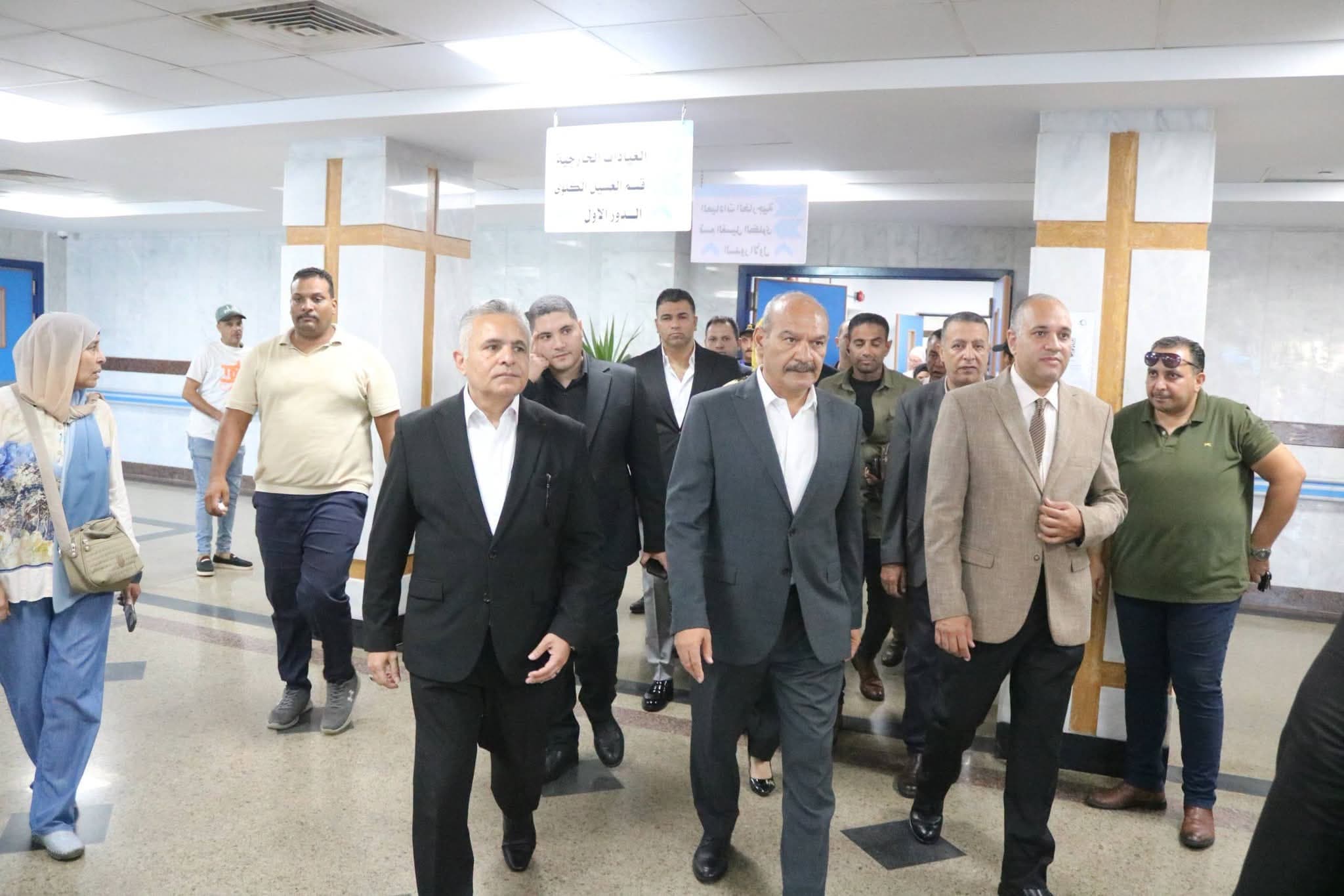 محافظ السويس ورئيس الجامعة يزوران قسم الغسيل بمستشفى الجامعة