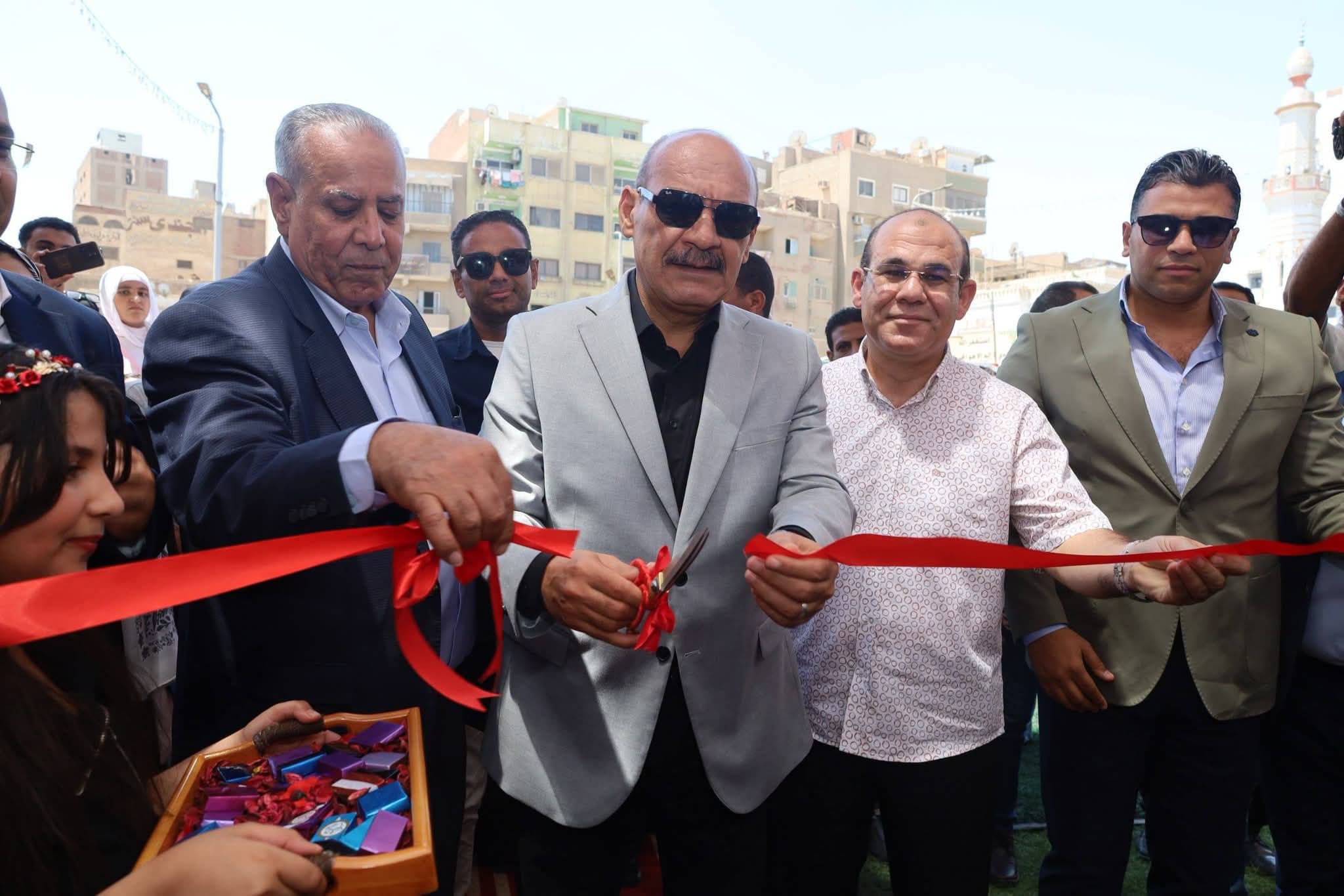 Suez Governor Opens Back to School Exhibit