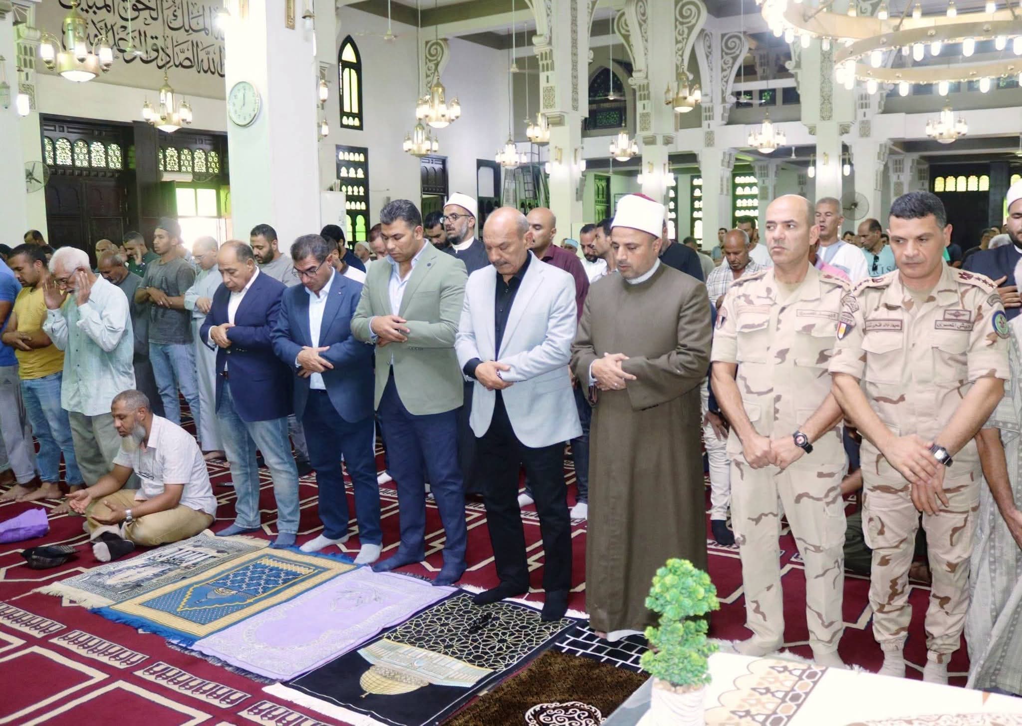 Suez Governor attends Adel Osman funeral