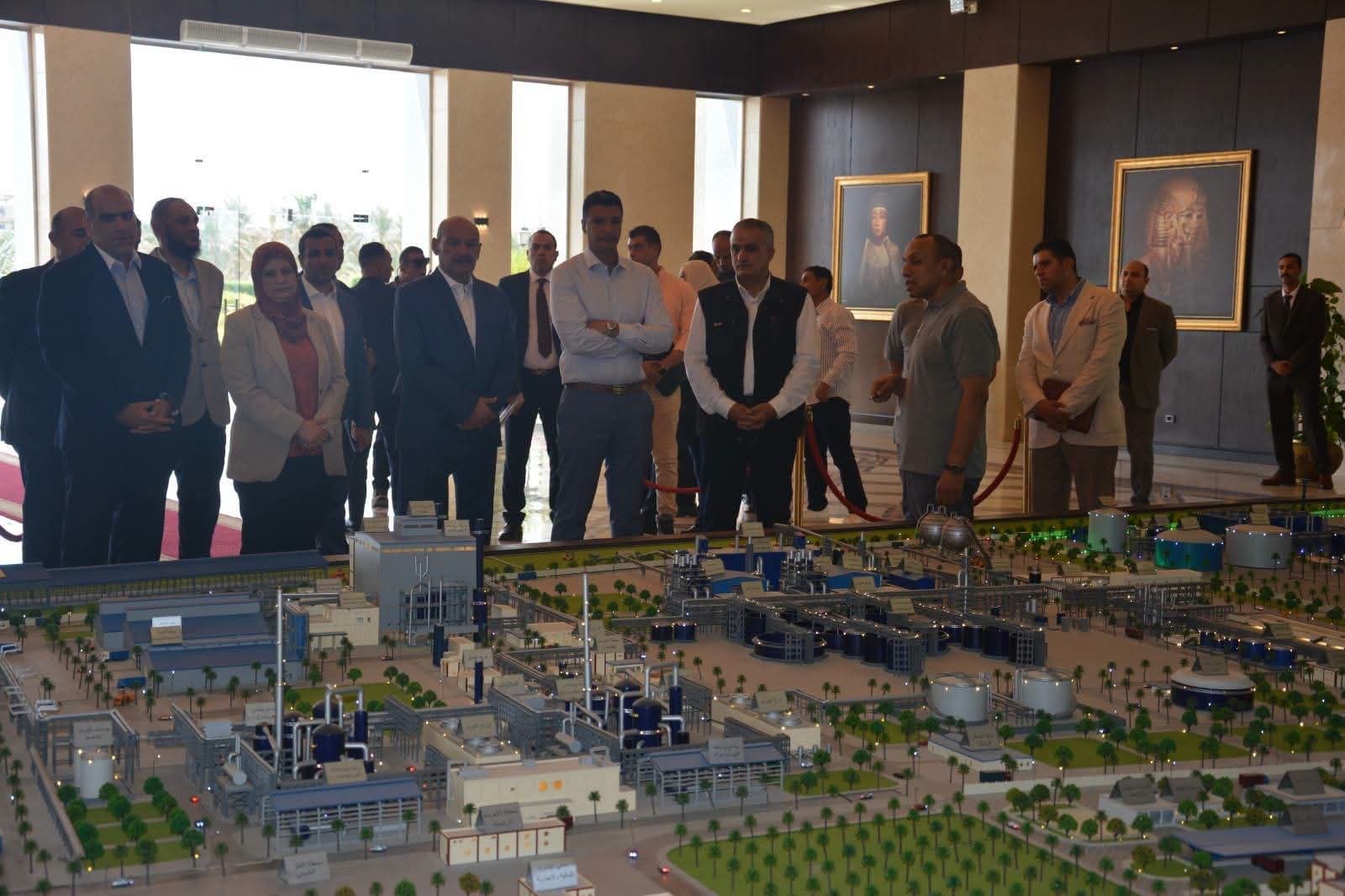 Industry Minister Inspects Fertilizer Complexes at Suez Canal