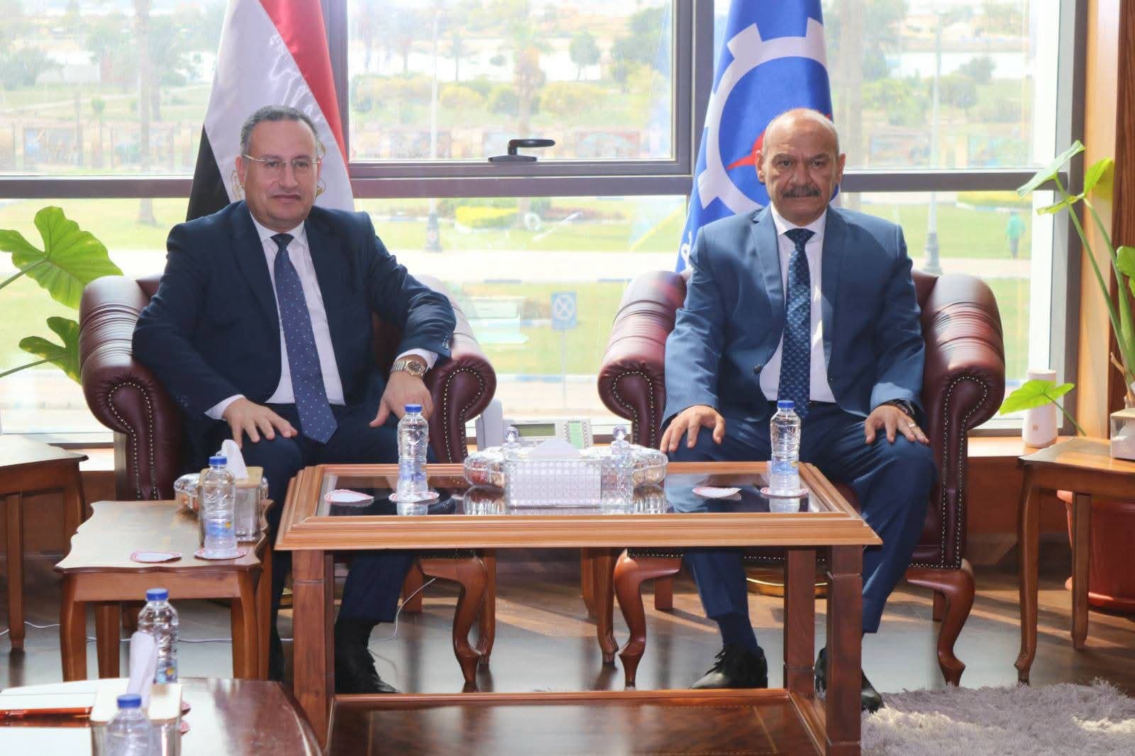 محافظ السويس يناقش تعزيز التعاون مع وزير التعليم والثقافة