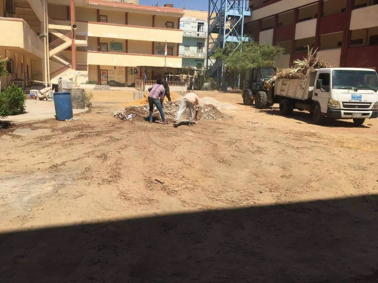 محافظ السويس يتابع حملات نظافة عتاقة