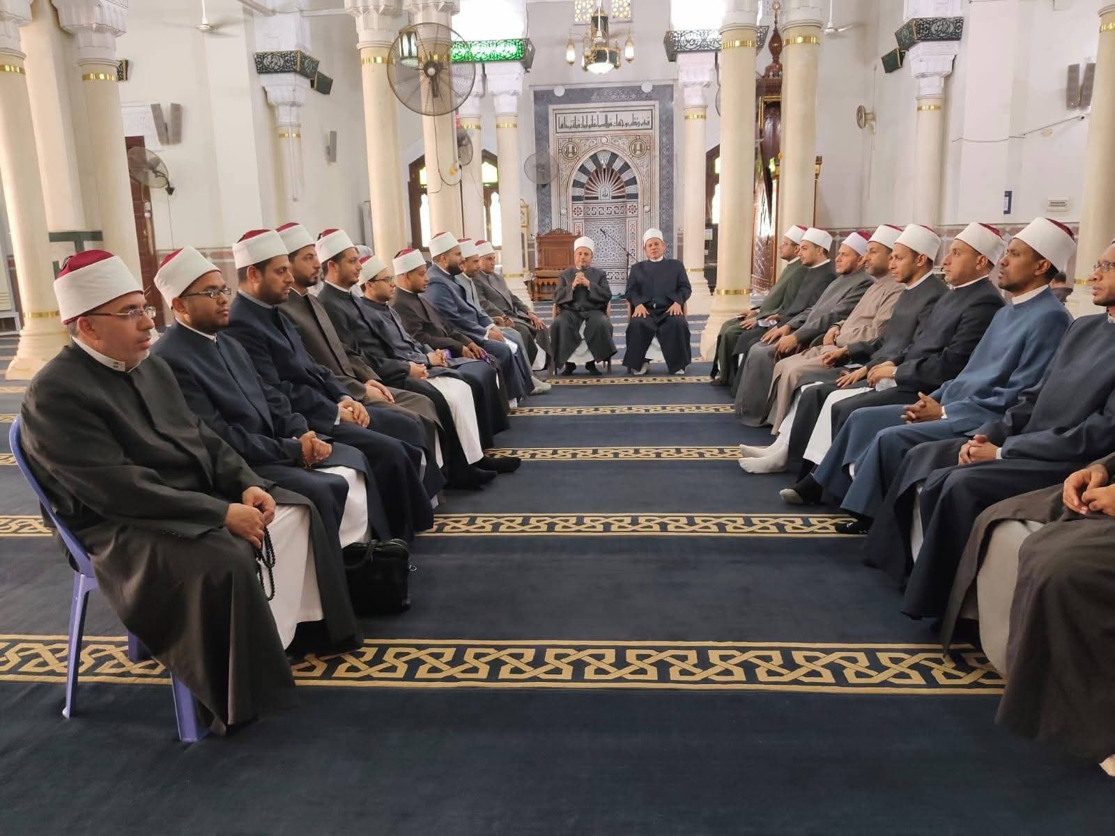 Missionary convoy in Suez with 17 scholars
