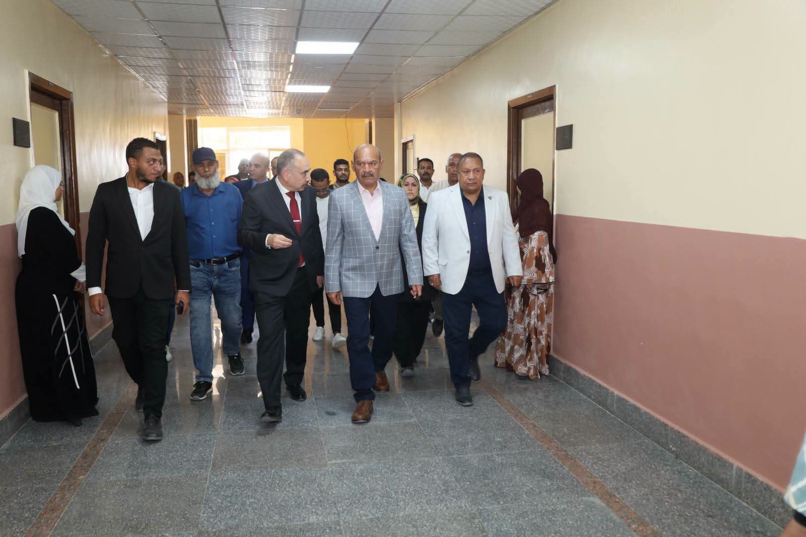 محافظ السويس يتابع مدارس ودار الإفتاء