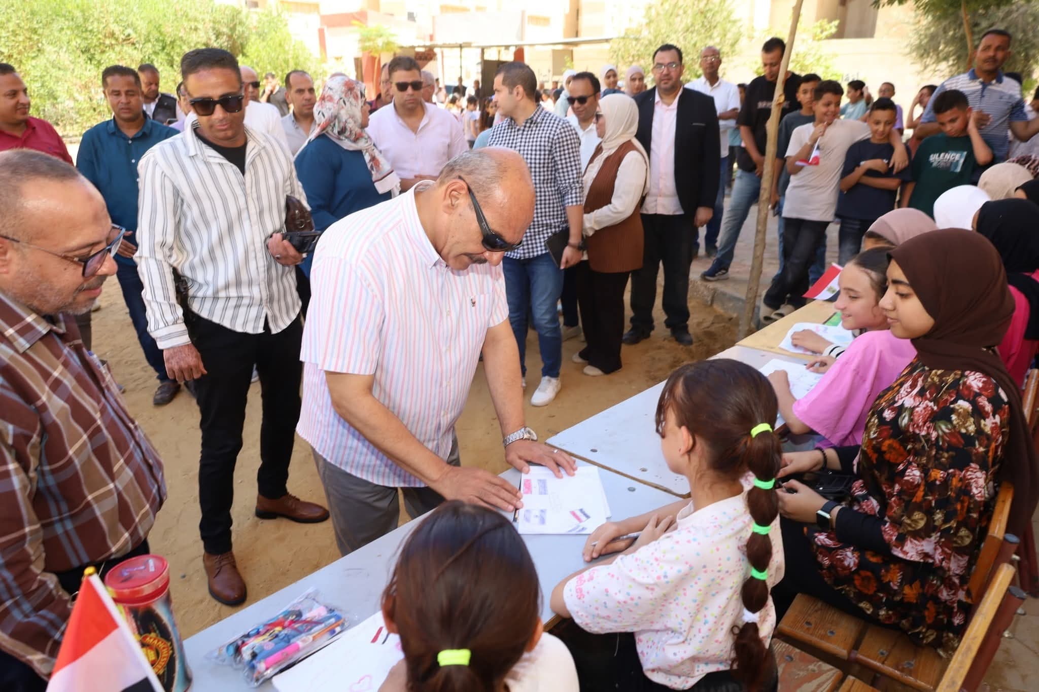 محافظ السويس يزور مدرسة الشهيد سيد أبو الرجال