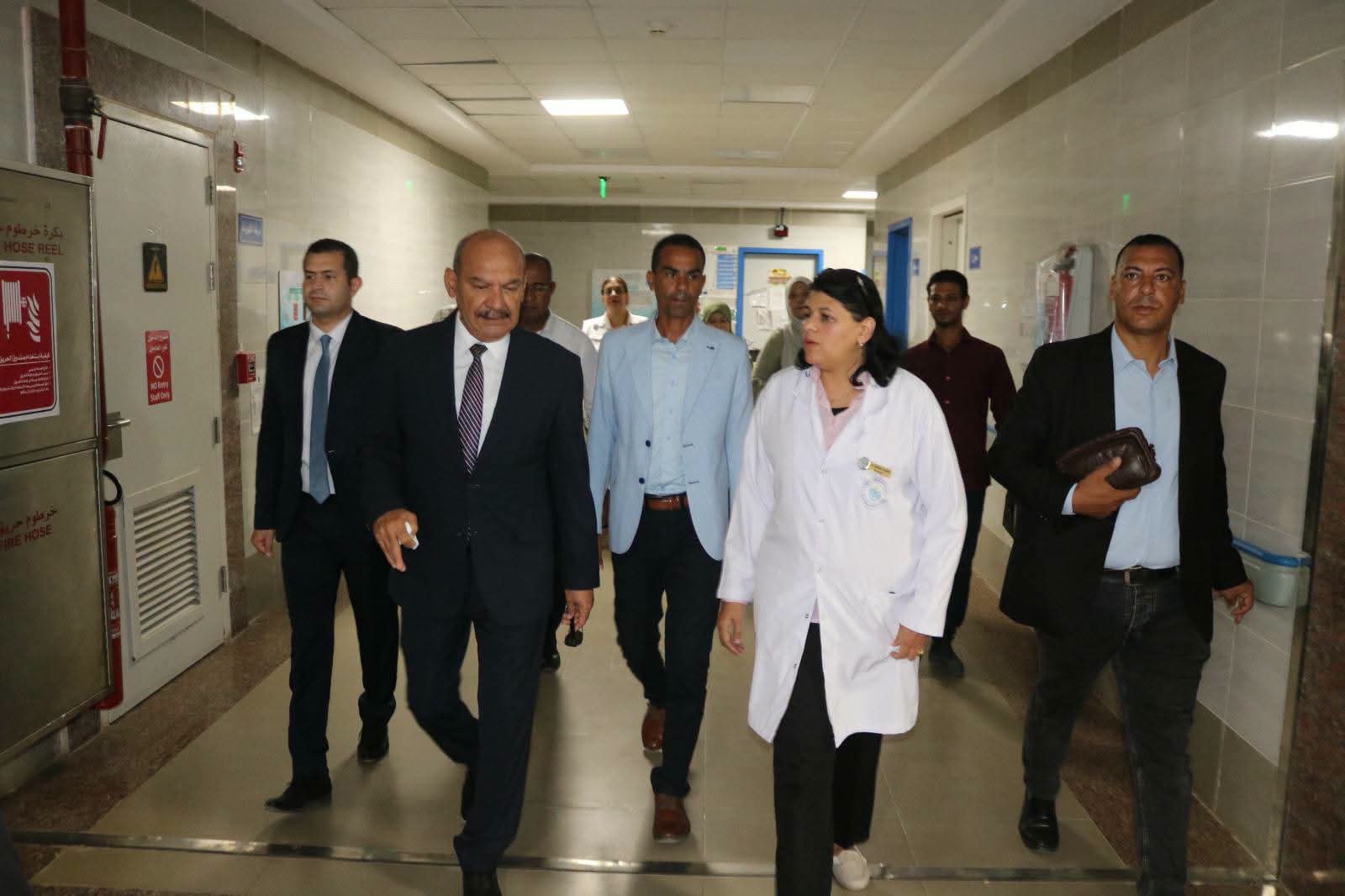 Suez governor reviews Al-Mahrousa Medical Center