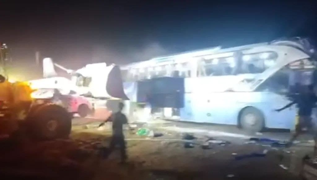 وفاة وإصابة عدد من المعتمرين اللبنانيين إثر انقلاب حافلة على أوتوستراد دمشق-درعا