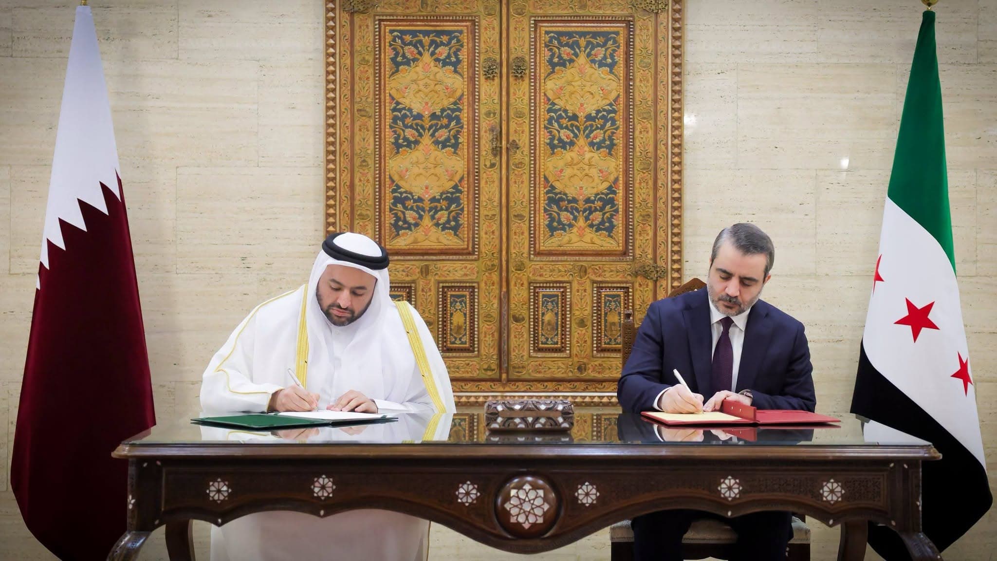 وزير الدولة القطري يلتقي الشيباني في دمشق ويوقع مذكرة في مجال الدراسات الدبلوماسية والتدريب
