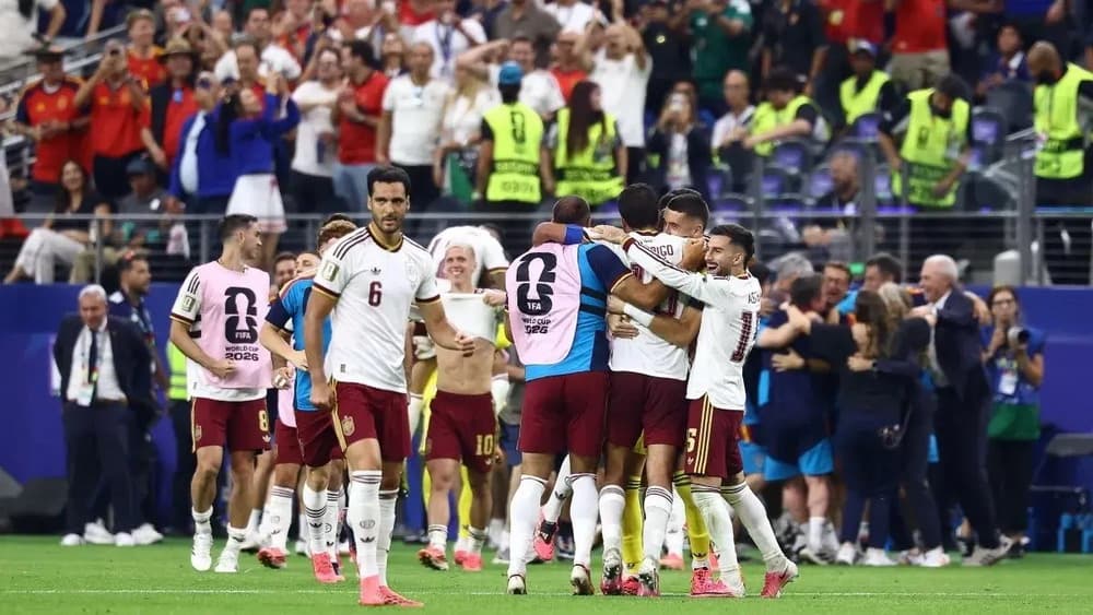 منتخب إسبانيا يواجه فرنسا ويتأهل إلى نهائي مونديال 2006 بفن كرة القدم