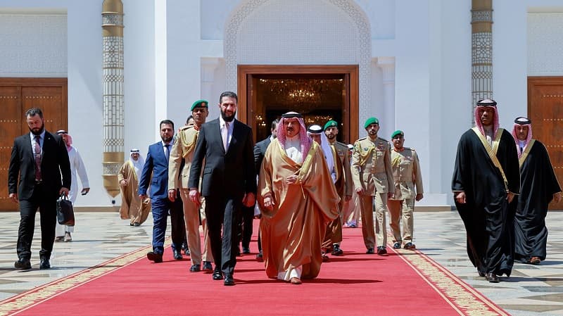 Bahrain King Discusses Regional Updates