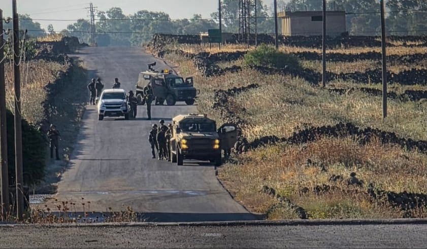 Israeli forces move near Al-Manatra Dam