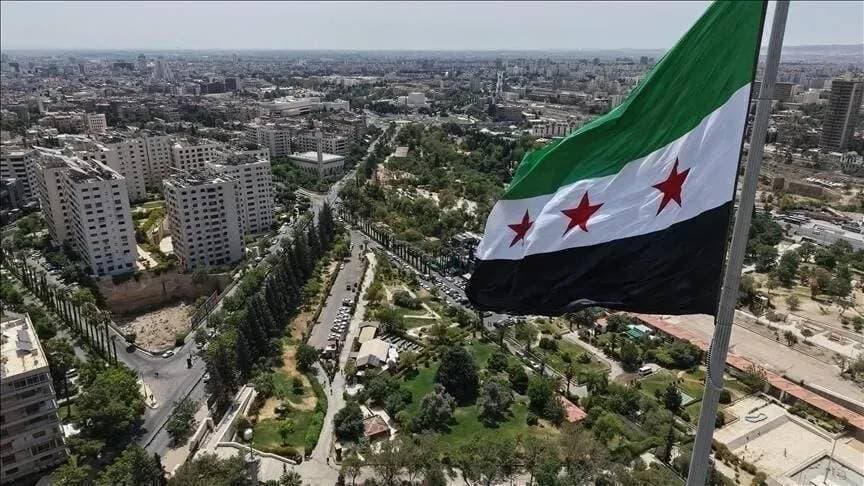 حجز مالي ومنع سفر لمسؤولين سابقين