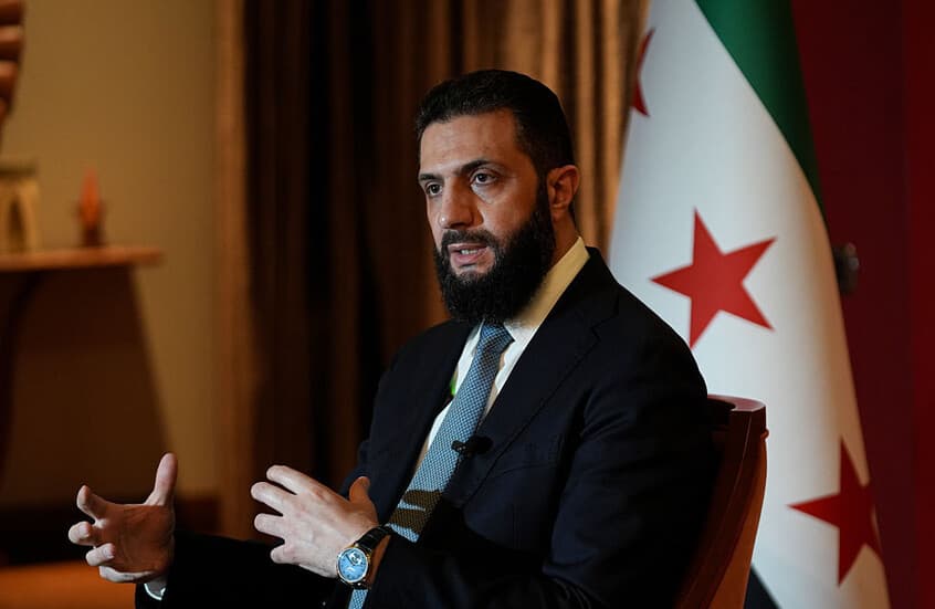 الشرع: استمرار السلاح خارج الدولة ينذر بآثار سلبية
