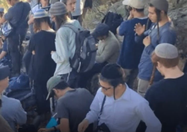 Israeli army detains settlers crossing into Syria