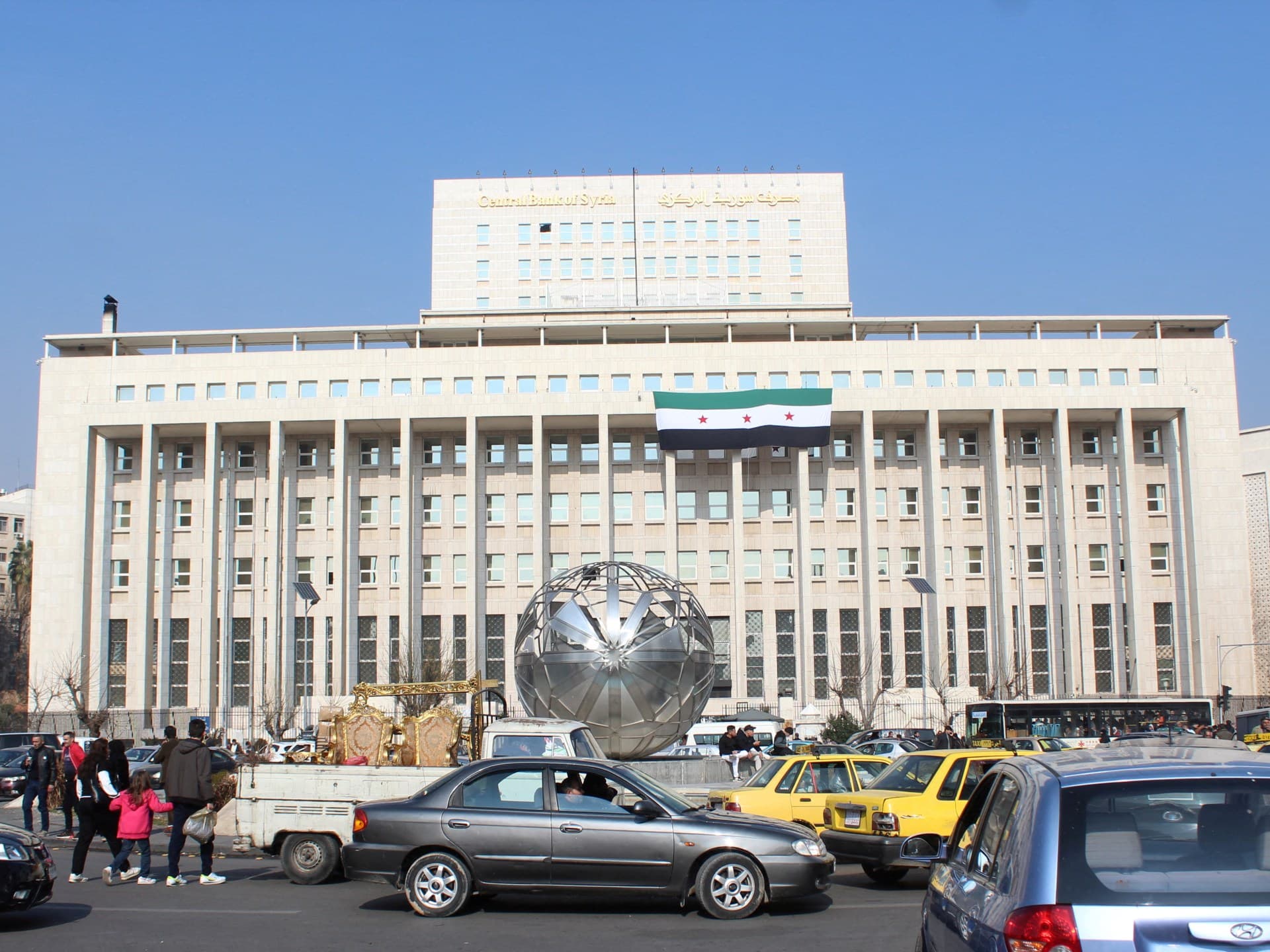 Central Bank Extends Old Currency Replacement