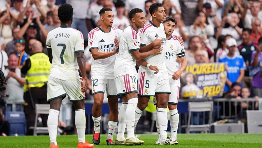 Real Madrid opens with 4-0 win over Málaga
