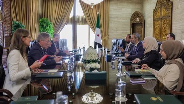 Al-Shibani Talks Expansion with European Delegation