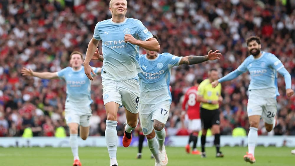 Man City wins derby at United