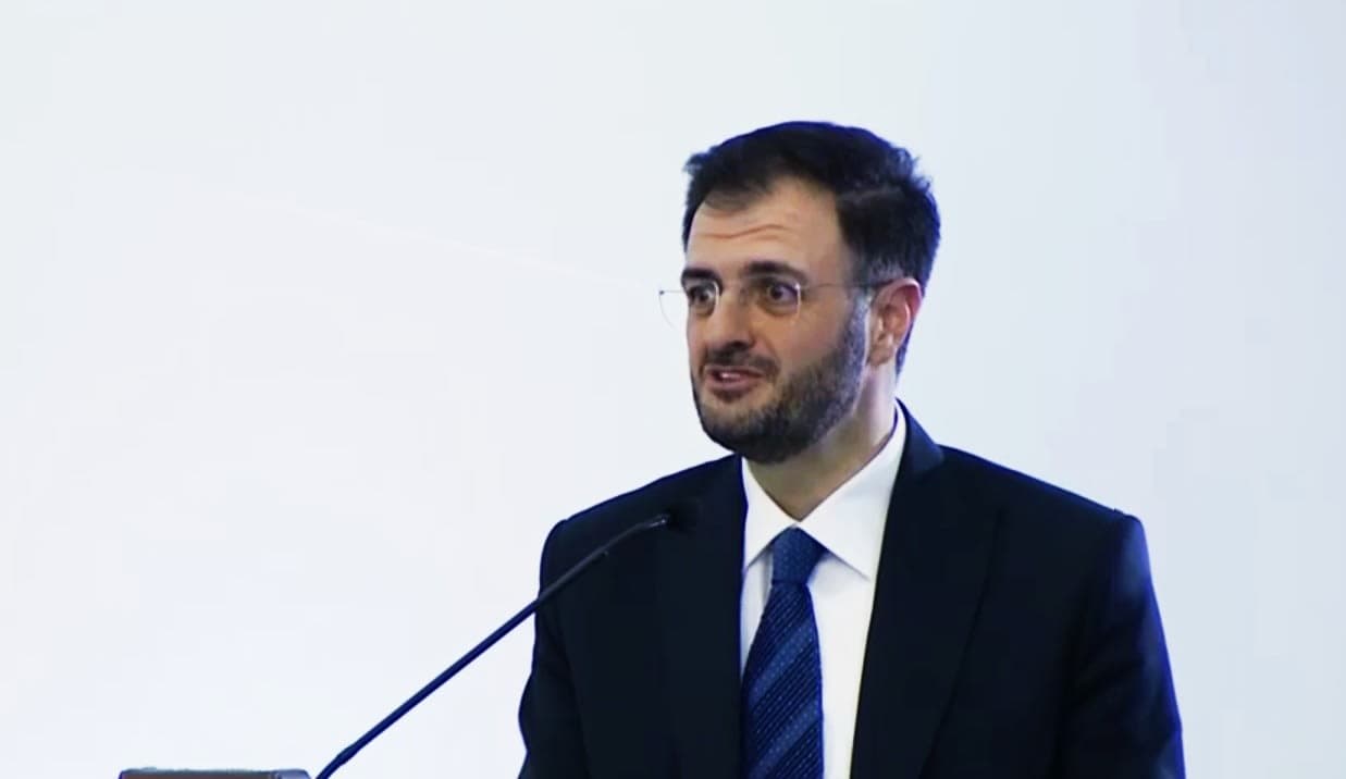 Communications Minister responds to woman's internet complaint