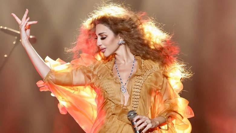 ميريام فارس تثير جدلاً في حفلتها بهولندا